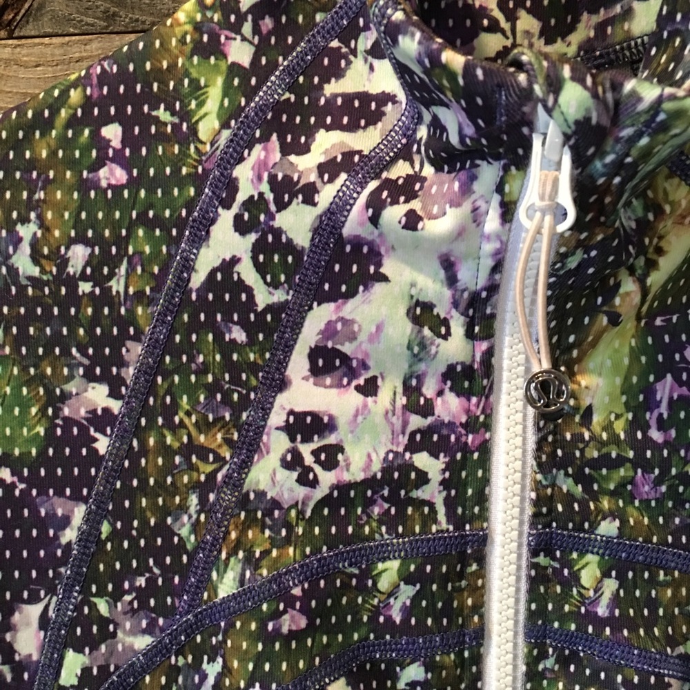 Lululemon jacket SIZE 4 - Picture 5 of 5